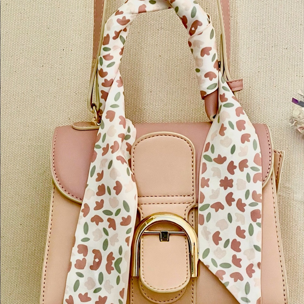 Small pastel pink shoulder bag/clutch. New. Real leather.